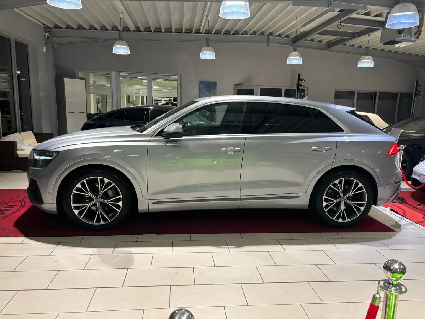 Audi Q8 50 TDI quattro S-LINE*AHK/STANDHEIZ.* Silber - 2