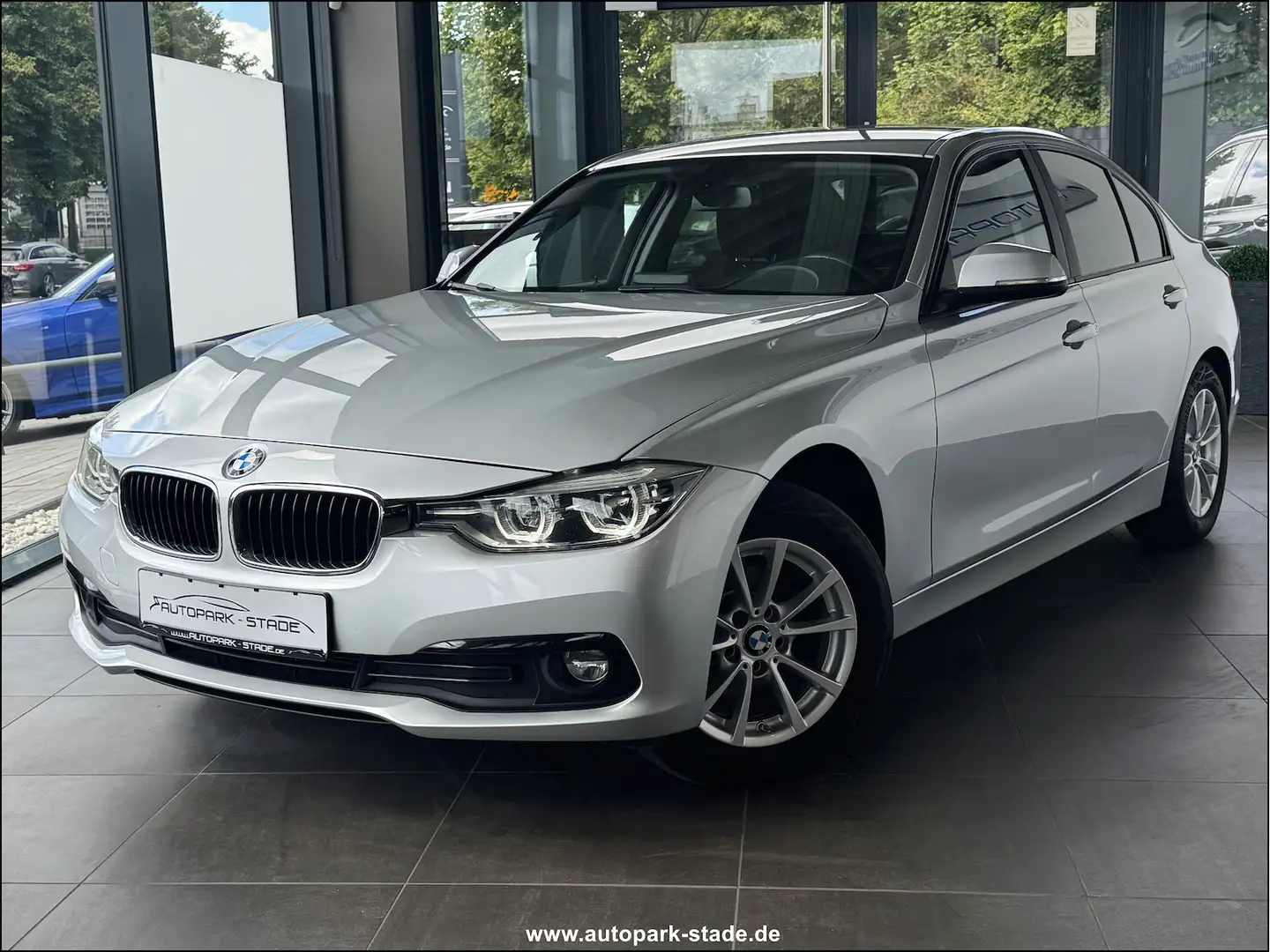 BMW 316 316d F30 Facelift LED Navi Tempo BT 6-Gang PDC Plateado - 2