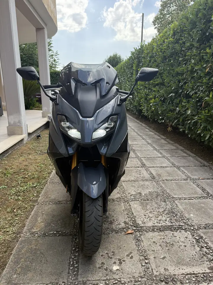 Yamaha Tmax 560