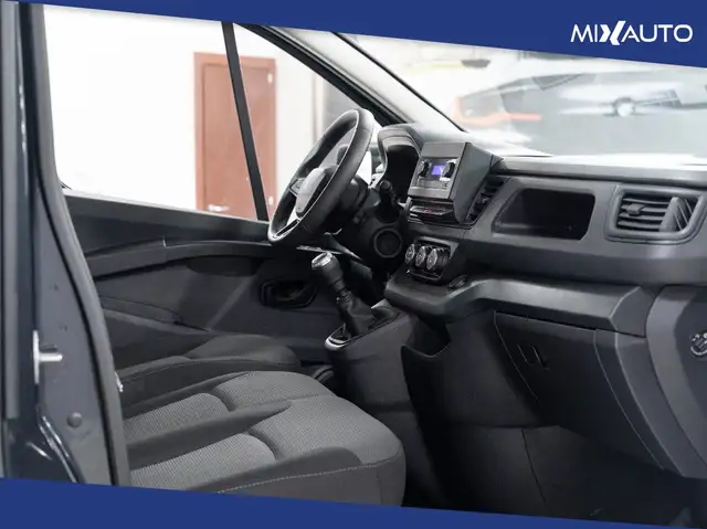 Renault Trafic view 18