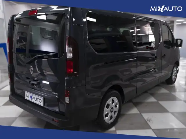 Renault Trafic view 5