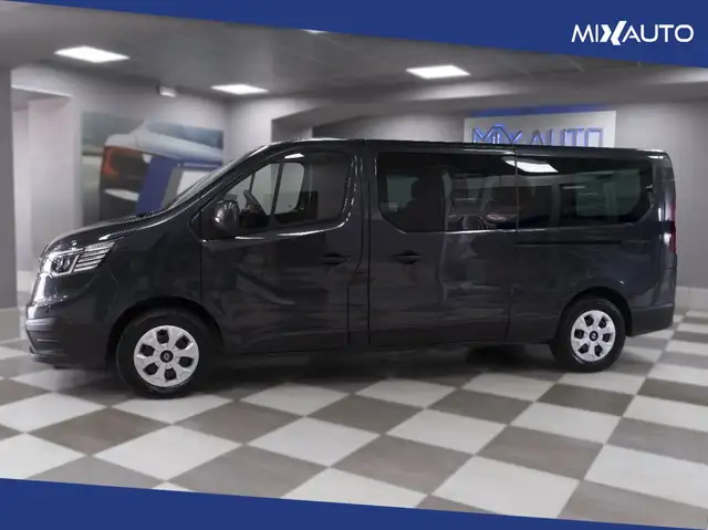 Renault Trafic view 3