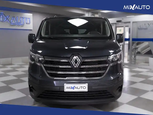 Renault Trafic view 2