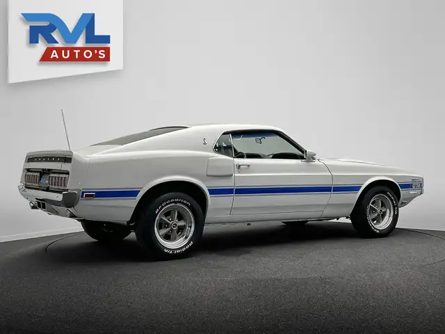 Ford Mustang view 30