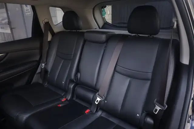 Nissan X-Trail view 4