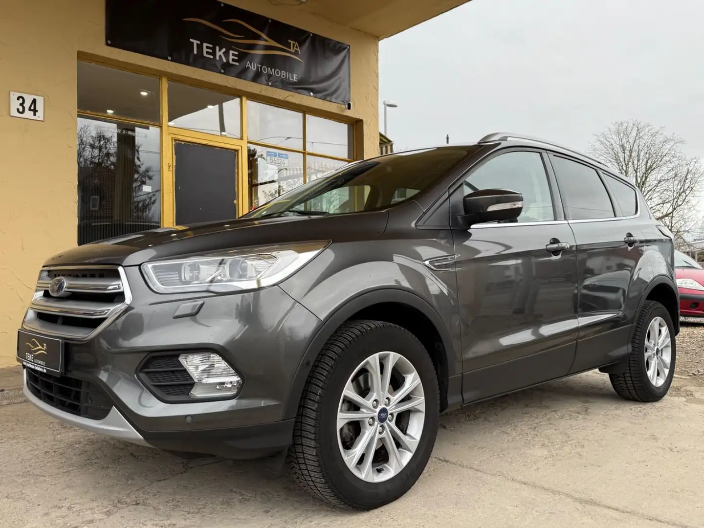 Ford Kuga Titanium Kamera|Automatik|Ahk|38Tkm|Tüv| Grau - 1