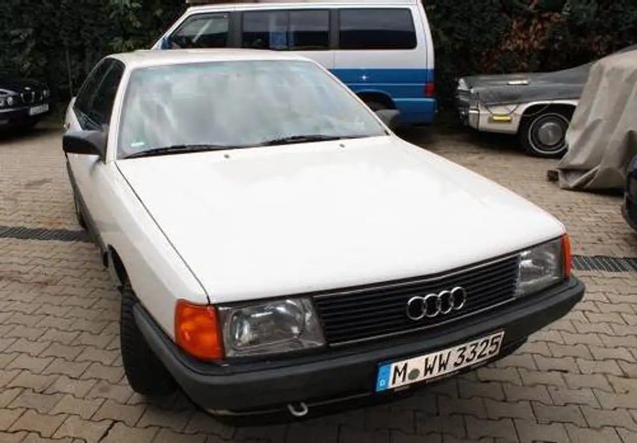 Audi 100 Limousine Automatikgetriebe, H-Kennzeichen und H-Gutachten Versicherung: Wert 10 T€, foto 3