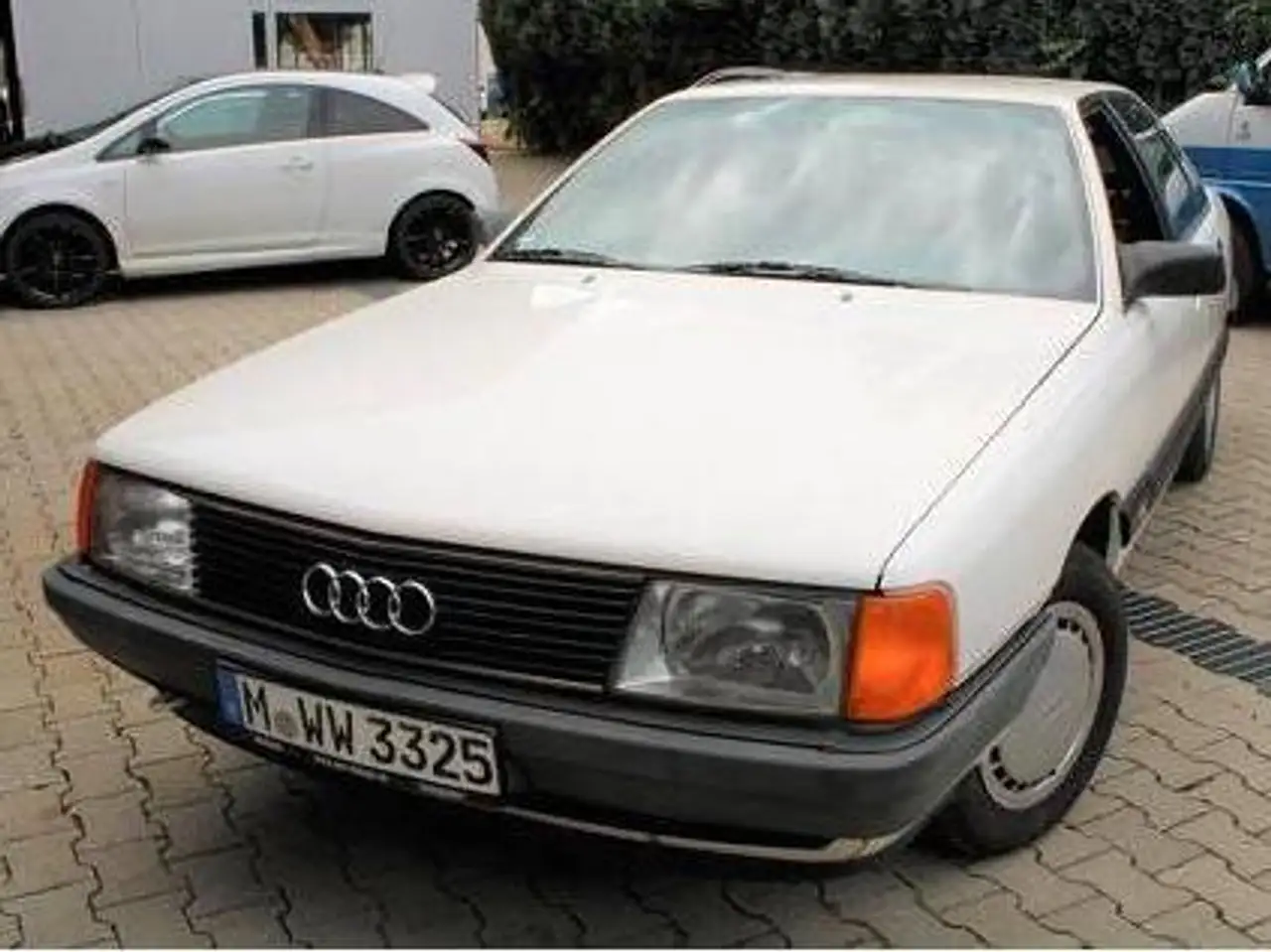 Audi 100 Limousine Automatikgetriebe, H-Kennzeichen und H-Gutachten Versicherung: Wert 10 T€, foto 1