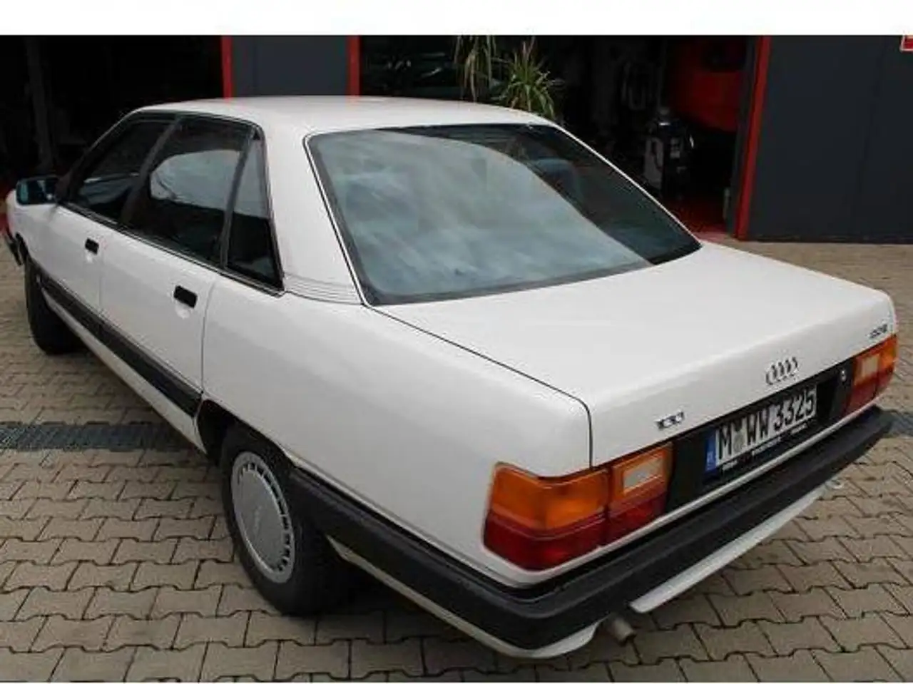 Audi 100 Limousine Automatikgetriebe, H-Kennzeichen und H-Gutachten Versicherung: Wert 10 T€, foto 2