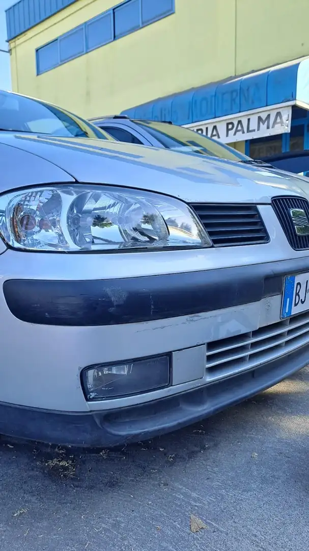 SEAT Ibiza Ibiza 5p 1.4 Stella Plateado - 1