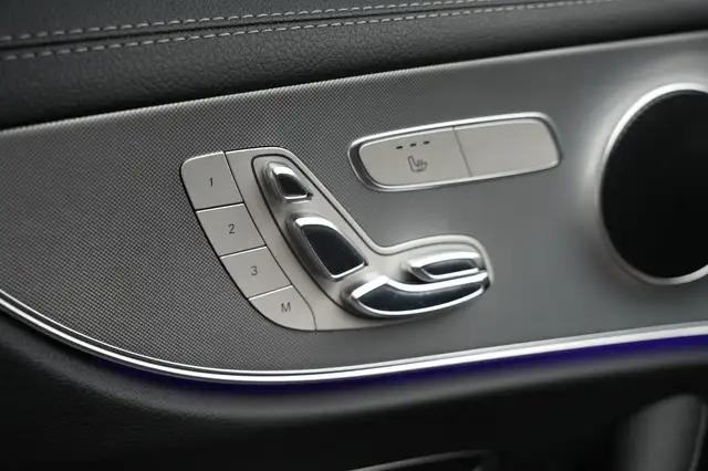 Mercedes-Benz E-Class view 12