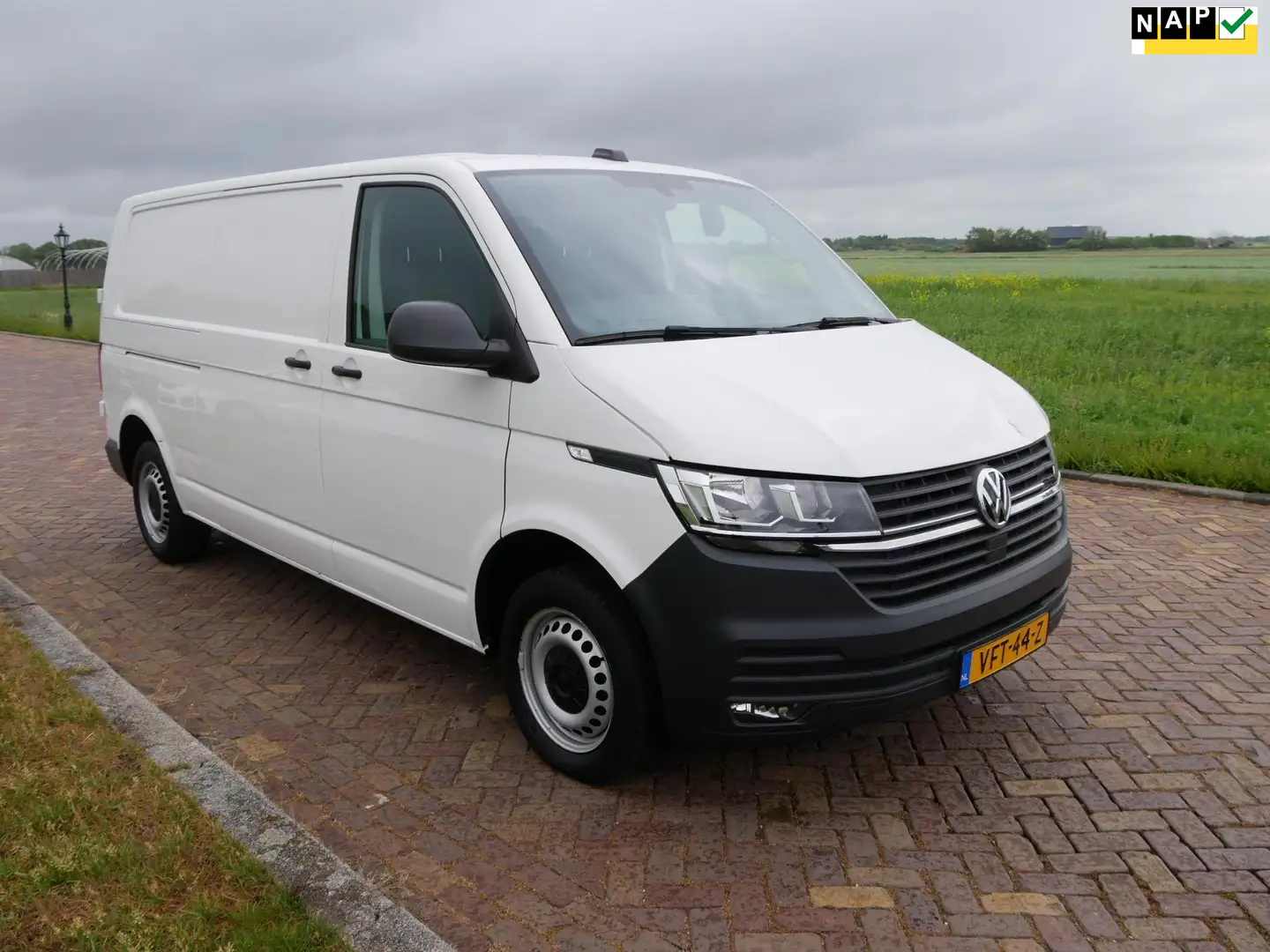 Volkswagen Transporter 2.0 TDI L2H1 110kW DSG7 NEW MODEL AC ** 13499 EX B Wit - 1