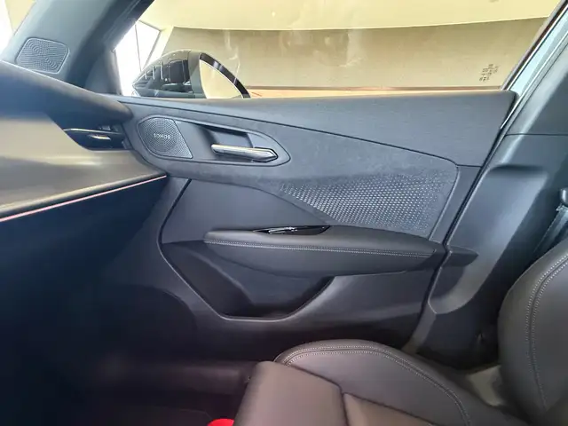 Audi Q3 view 14