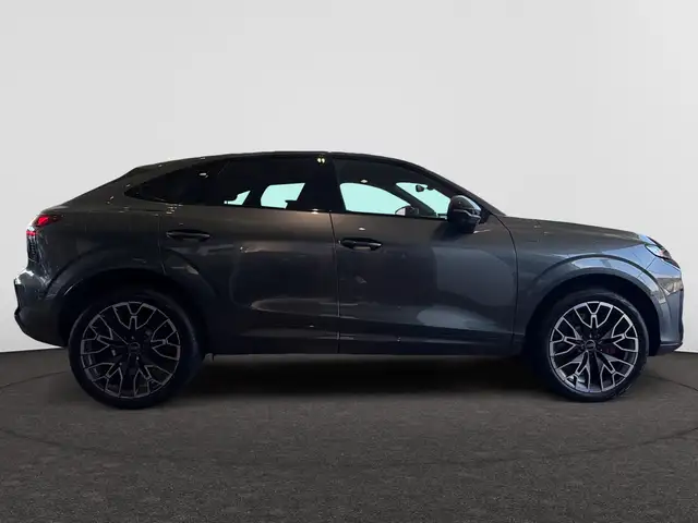 Audi Q3 view 7