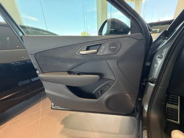 Audi Q3 view 13