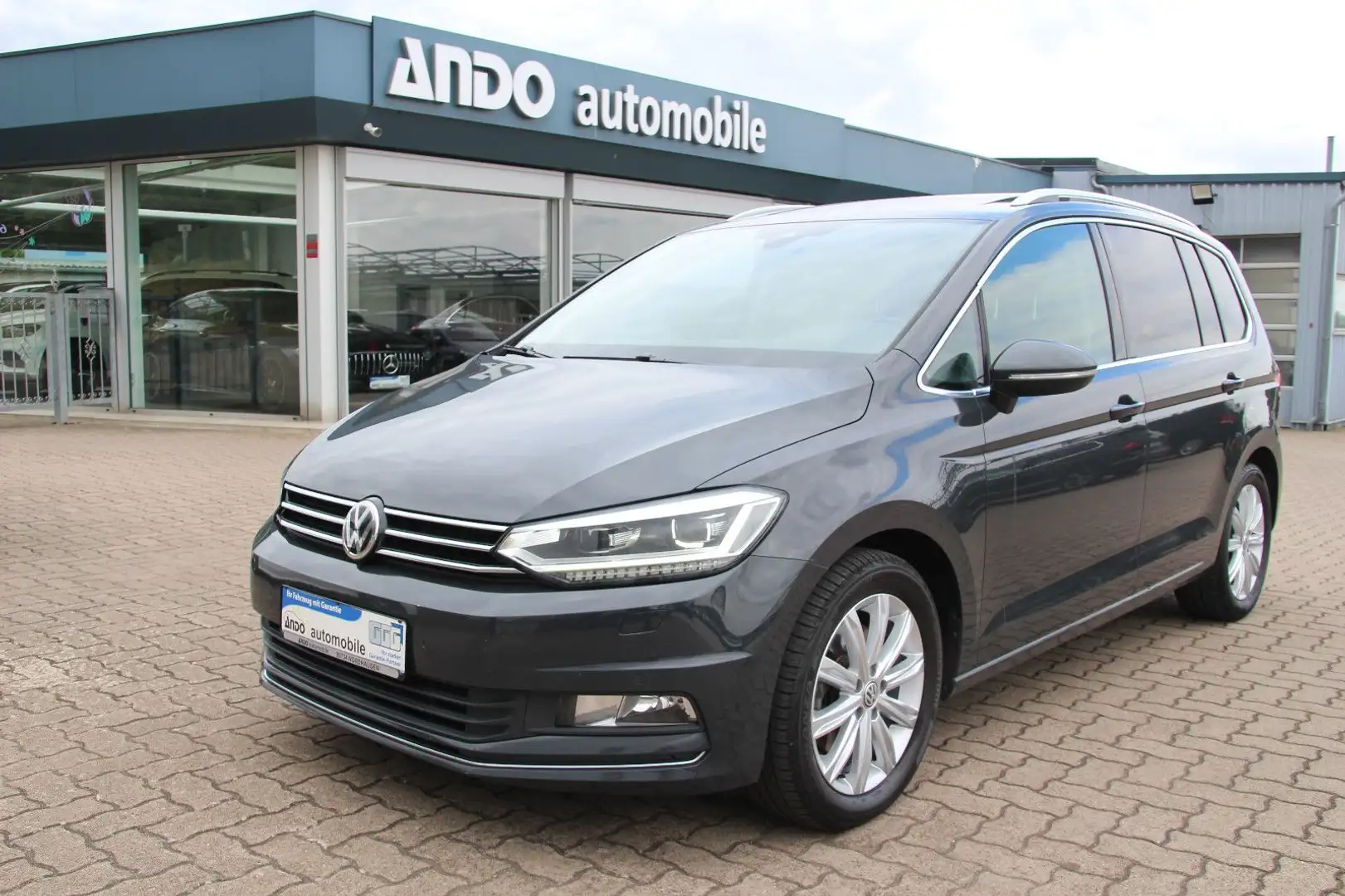 Volkswagen Touran 2.0TDI Highline BMT 7Sitzer LED/Pano/AHK Grau - 1