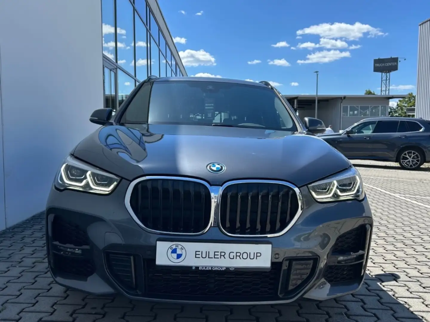 BMW X1 xDrive 25e M-Sport SHZ Parkass DAB LED LMR Gris - 2
