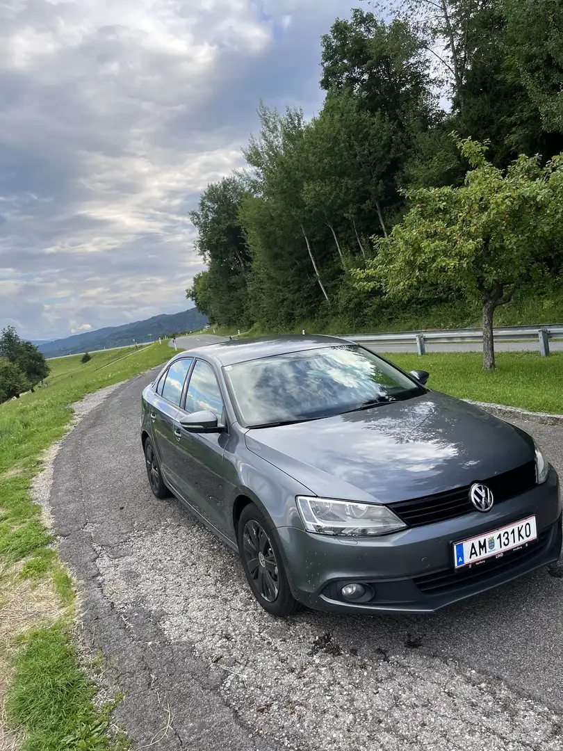 Volkswagen Jetta 1,6 TDI Grau - 1