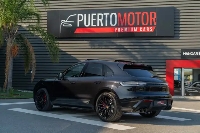 Porsche Macan view 4