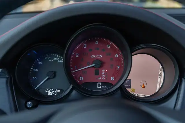 Porsche Macan view 11