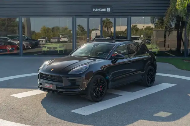Porsche Macan view 3