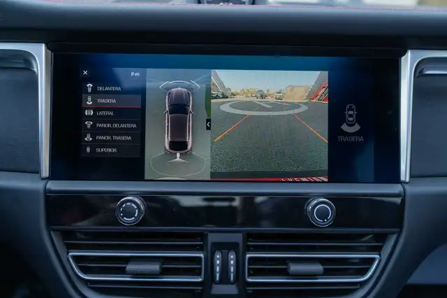Porsche Macan view 13