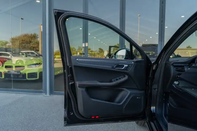 Porsche Macan view 7