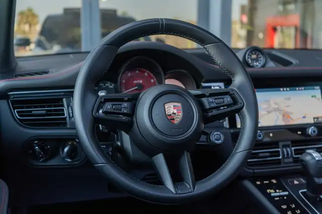 Porsche Macan view 10