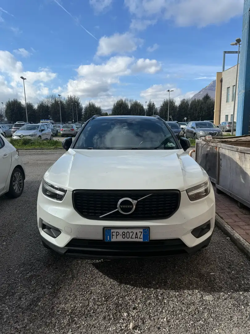Volvo XC40 R-Design - 1