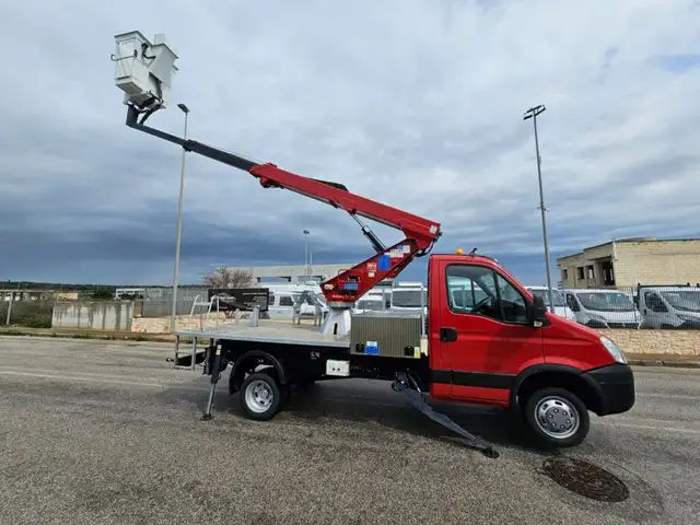 Iveco Daily 35C10 2.3 Hpi PM-RG CESTELLO TELESCOPICO