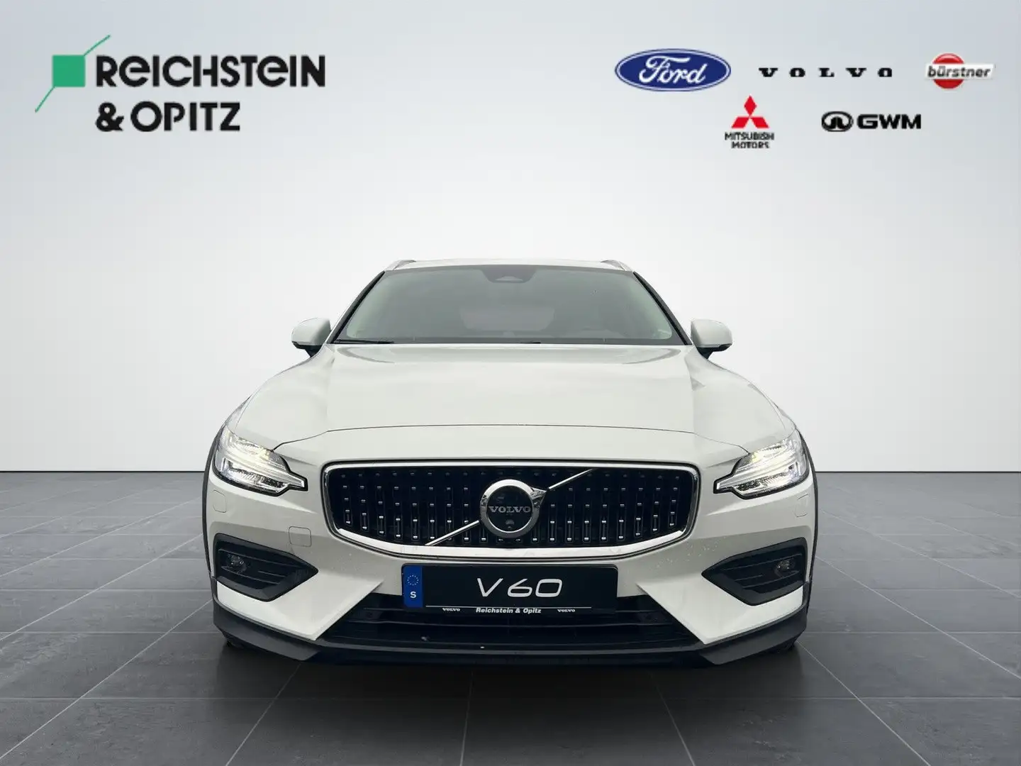 Volvo V60 Cross Country B4 D AWD Ultimate +Standhzg Bílá - 2