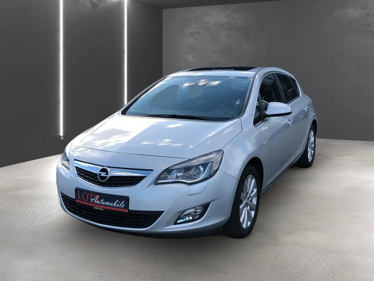 Opel Astra J Lim. 5-trg. Innovation Silber - 1
