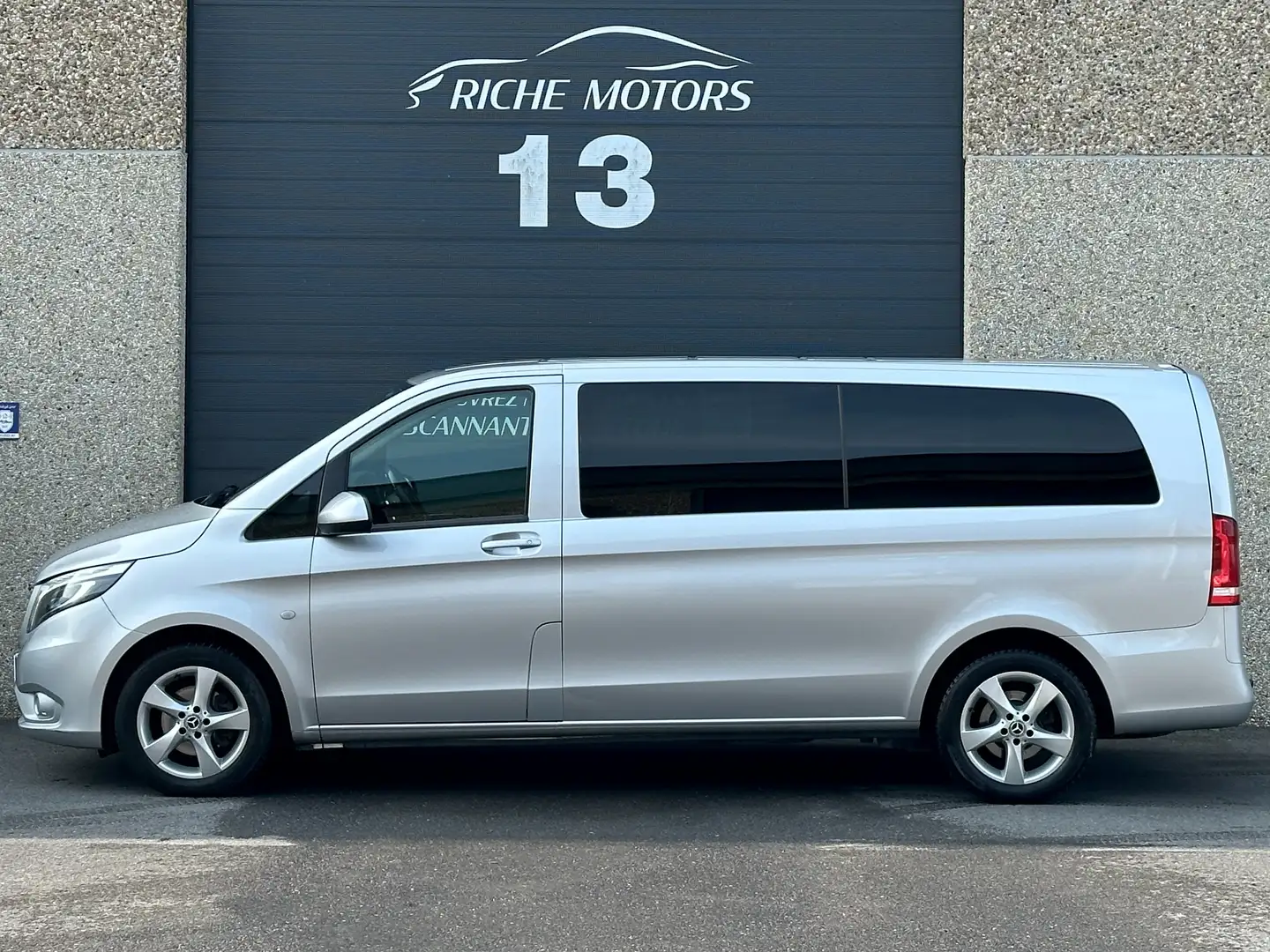 Mercedes-Benz Vito 114 CDI Tourer L3 / 8 places / Cuir / GPS / TVA Zilver - 2