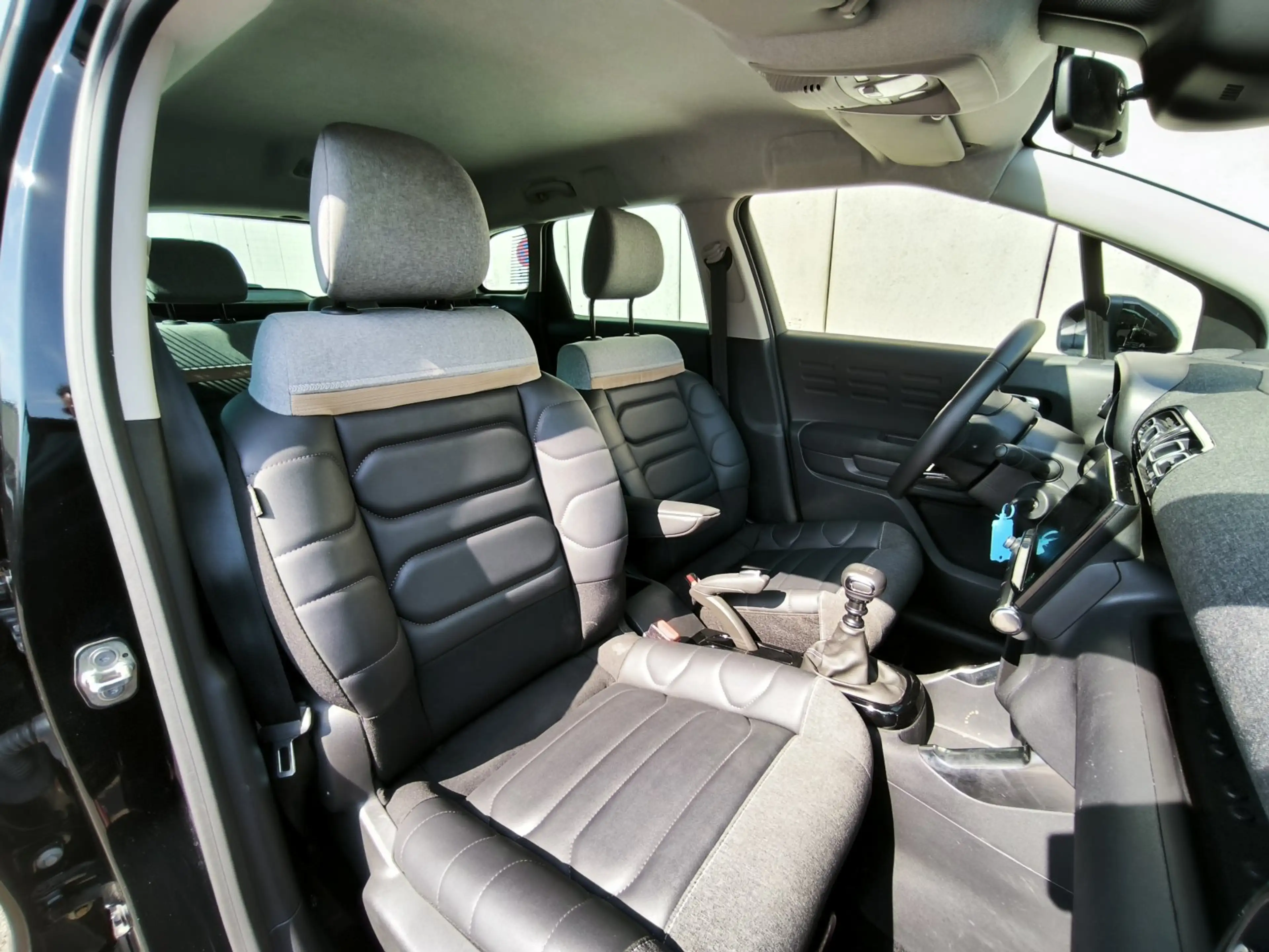 Citroen C3 Aircross Feel Pack Leder CarPlay LED Kamera — photo 12