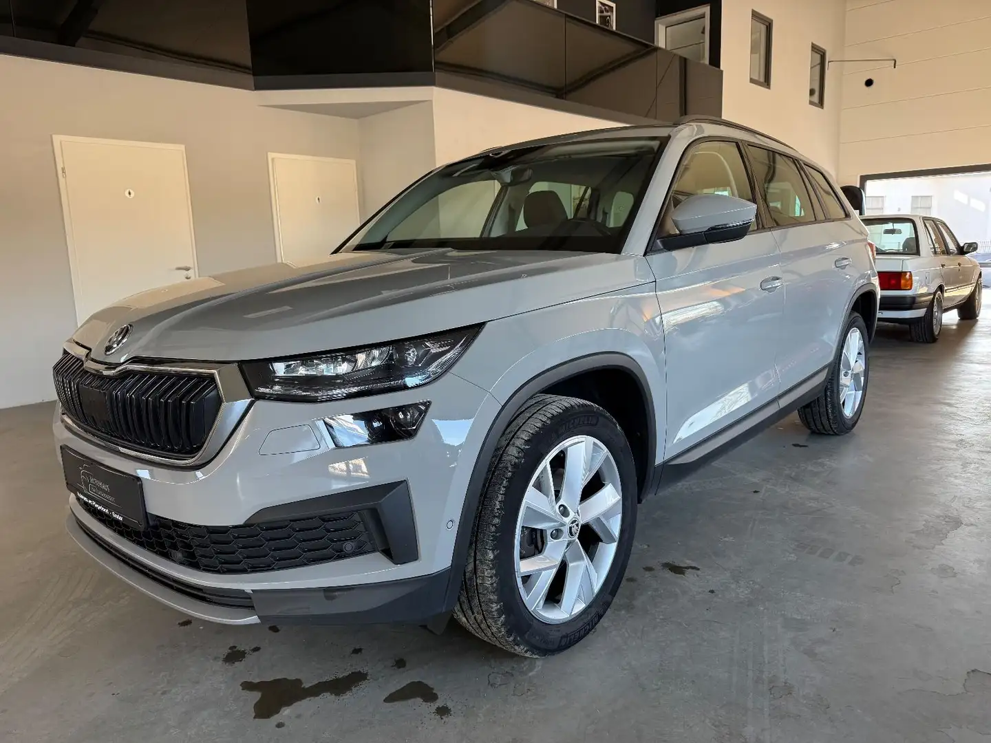 Skoda Kodiaq 2.0 TDI Tour Matrix/StandHZ/AHK/ACC Grau - 1