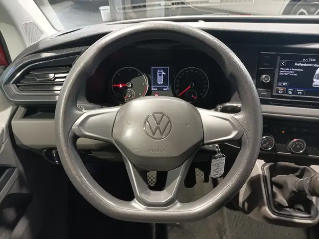 Volkswagen Transporter view 10