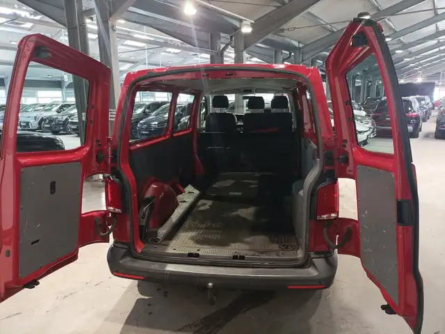 Volkswagen Transporter view 6