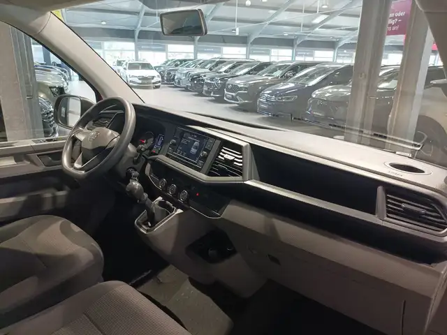 Volkswagen Transporter view 9