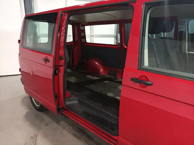 Volkswagen Transporter view 15