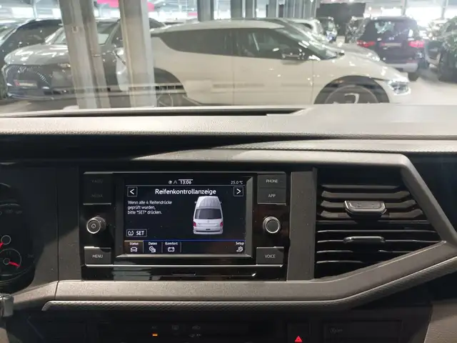Volkswagen Transporter view 11