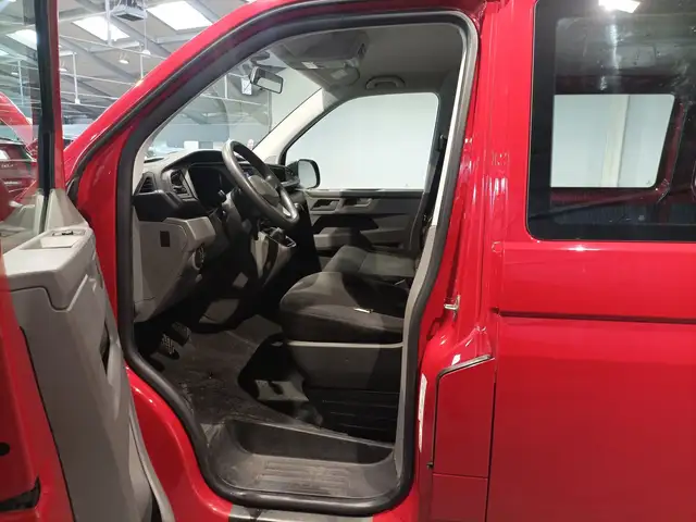 Volkswagen Transporter view 8