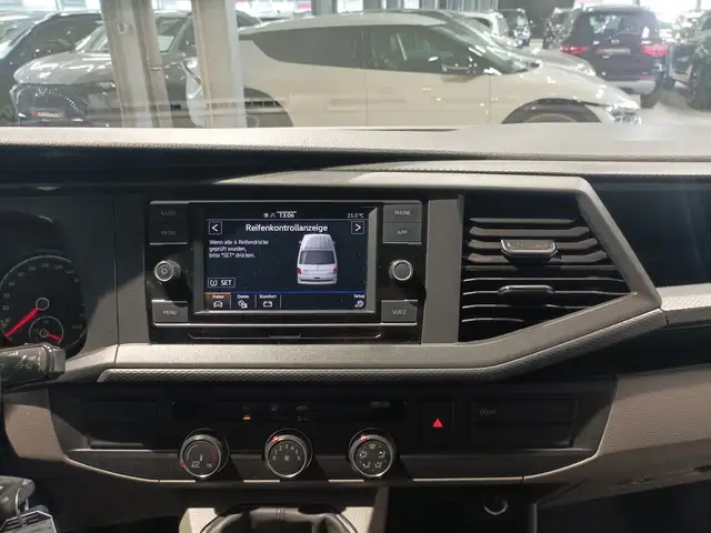 Volkswagen Transporter view 12