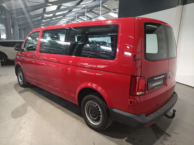 Volkswagen Transporter view 4