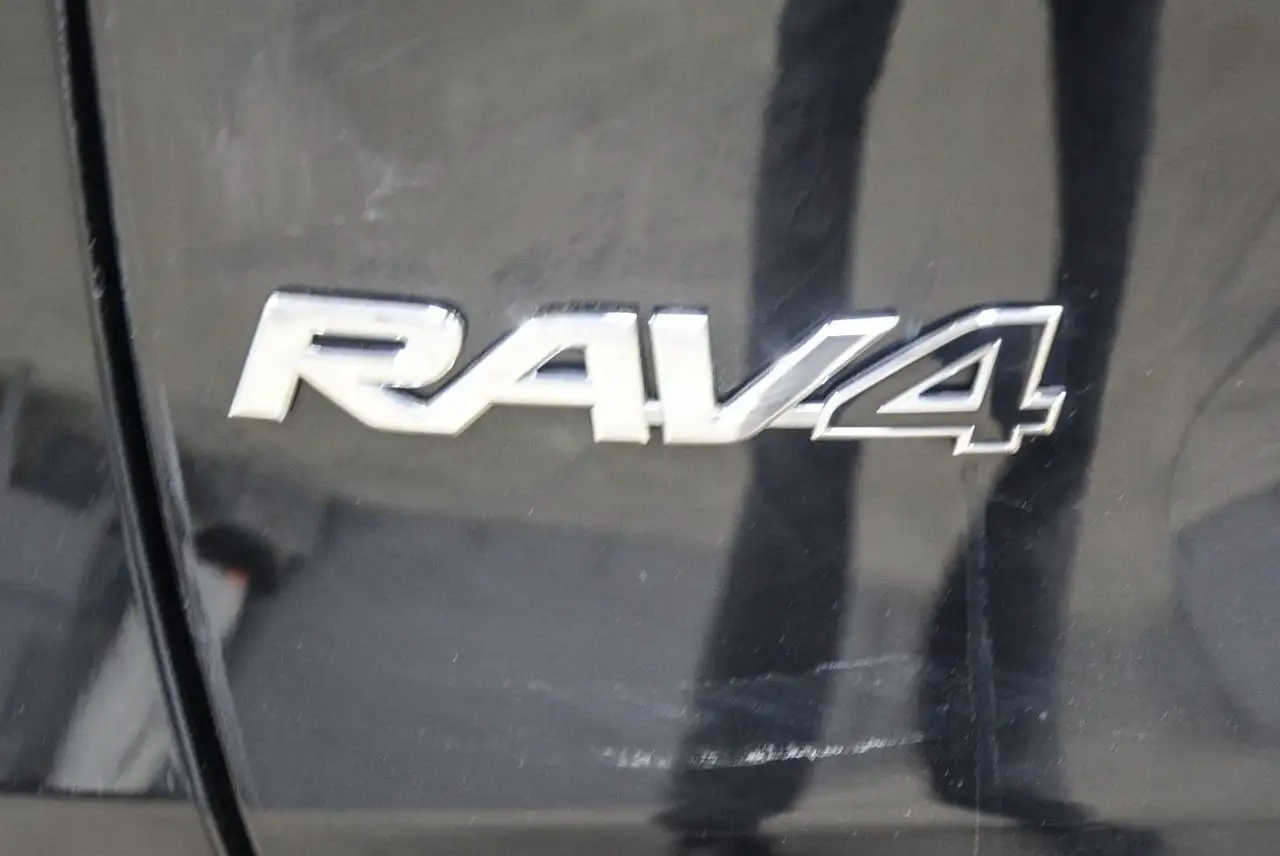 Toyota RAV 4 снимка Toyota RAV 4