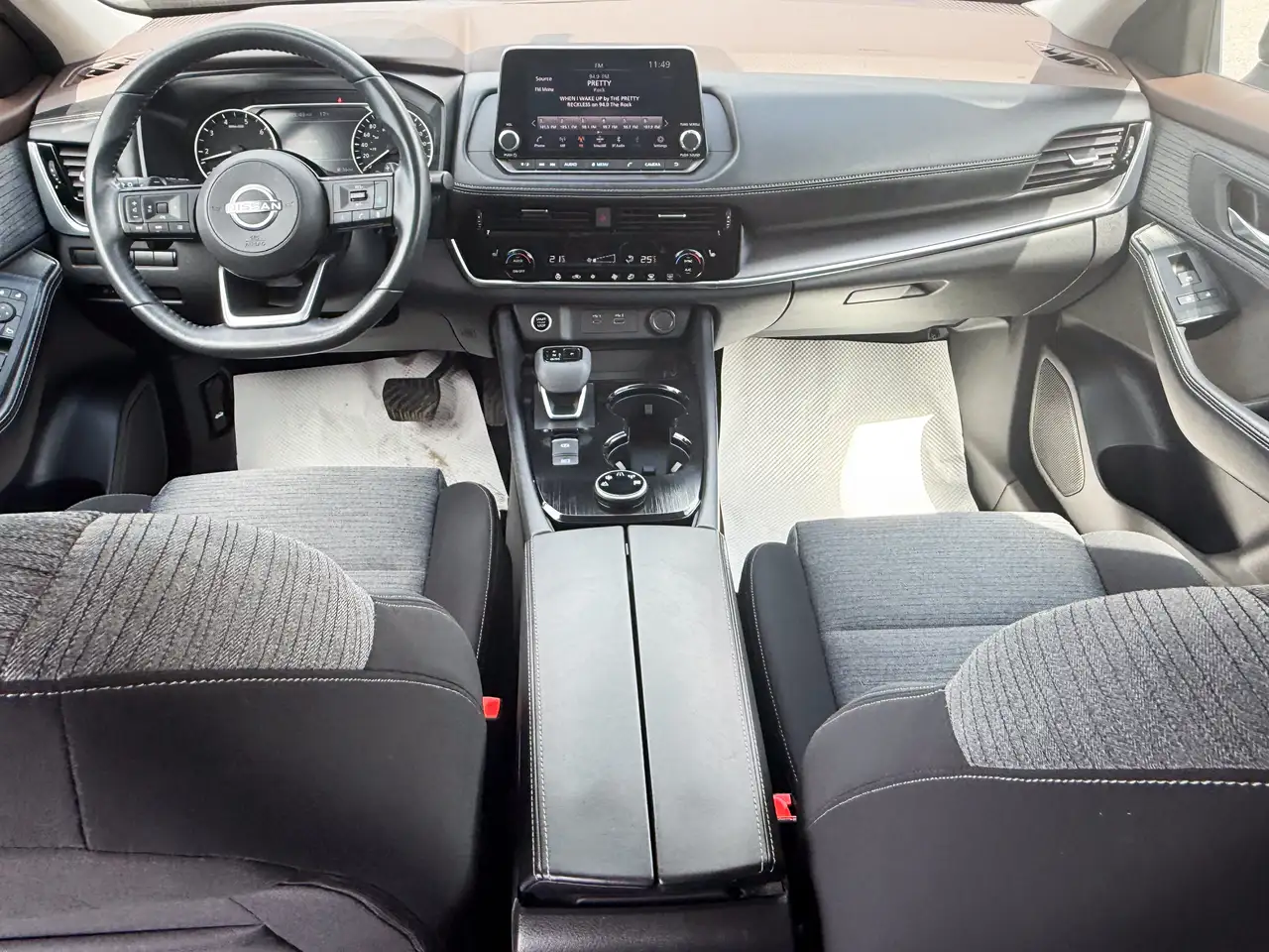 Nissan Rogue снимка Nissan Rogue