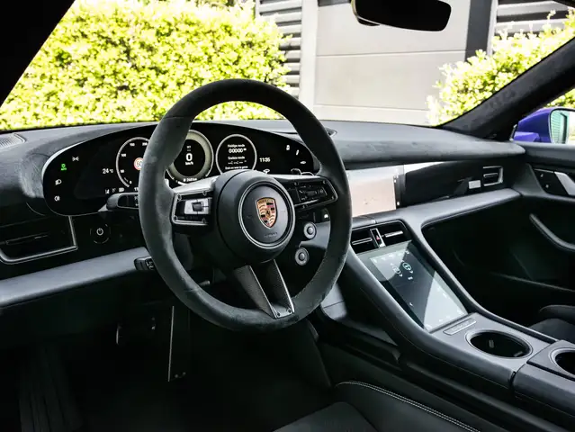 Porsche Taycan view 13