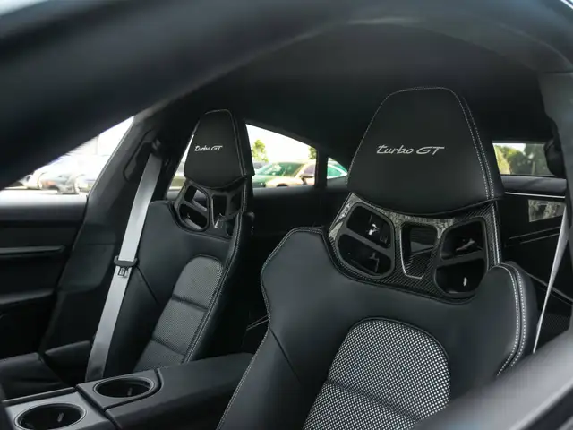 Porsche Taycan view 12