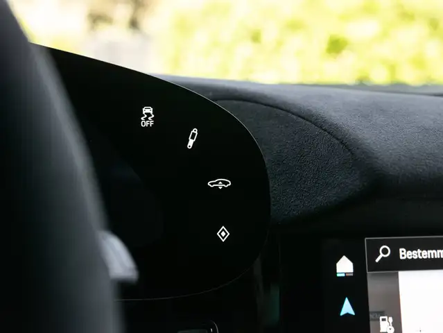 Porsche Taycan view 25