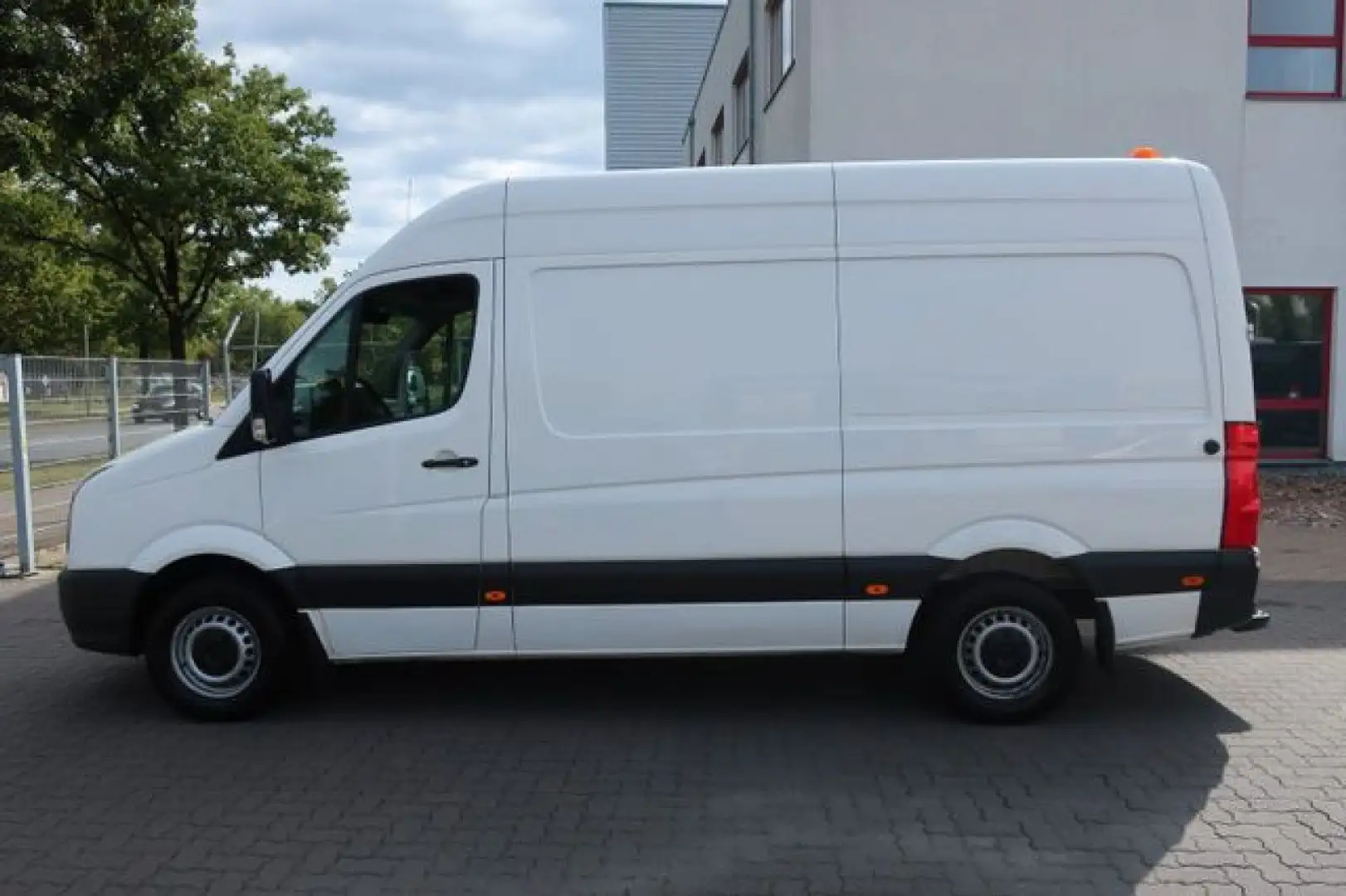 Volkswagen Crafter Kasten 35 mittel L2H2 Hochdach White - 2