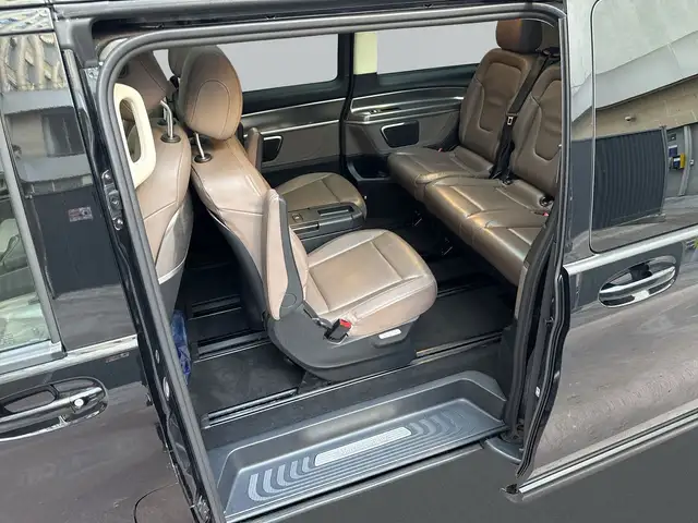 Mercedes-Benz V-Class view 9